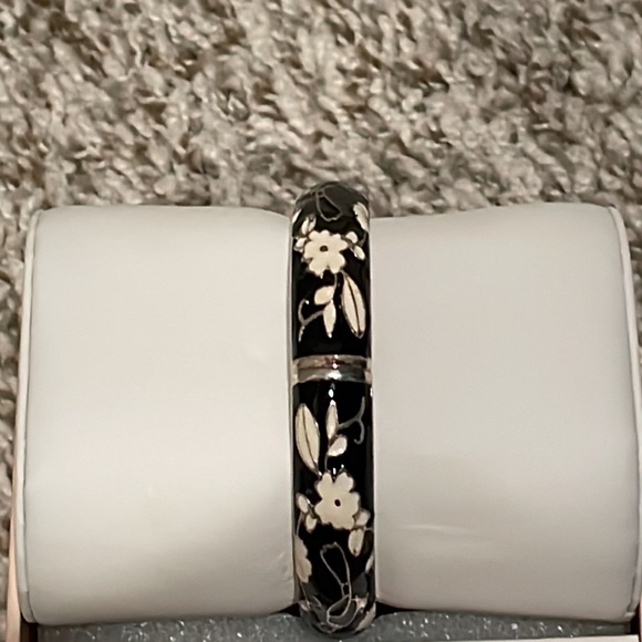 Vintage Filagree Bangle Bracelet - Picture 3 of 6